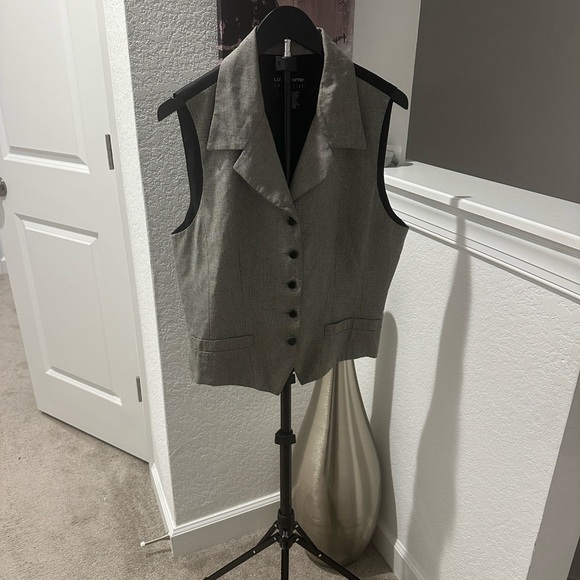 Liz Claiborne Jackets & Blazers - Liz Claiborne Light Gray Tailored Sleeveless Vest